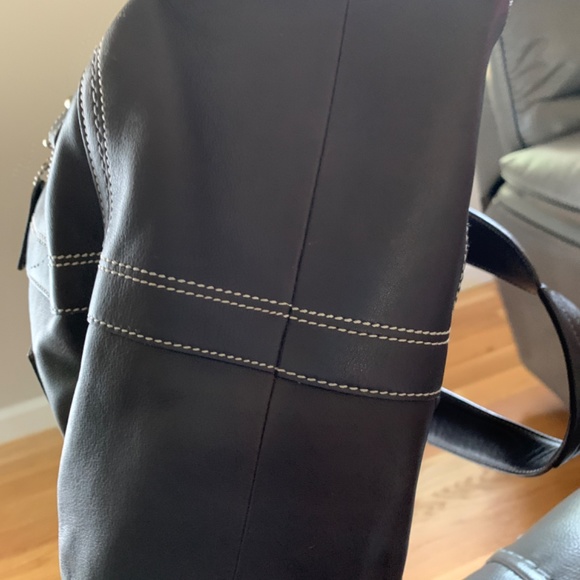 Coach - Picture 4 of 4